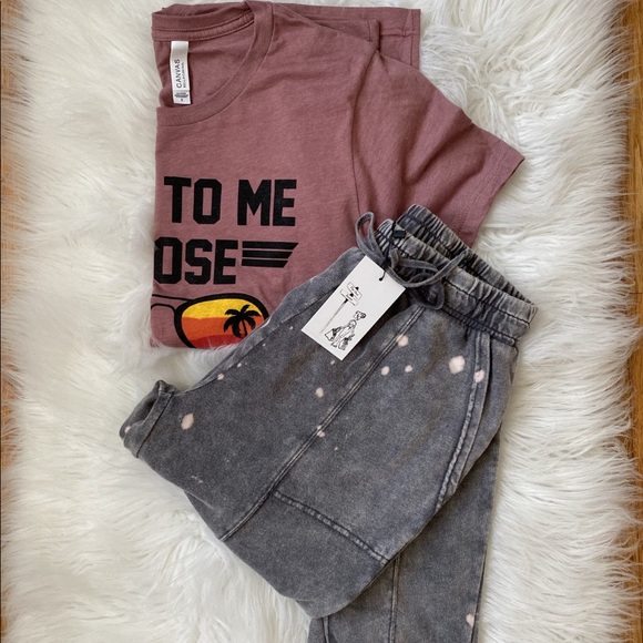 🌟LAST ONE 🌟Talk To Me Goose Tee - Picture 4 of 4